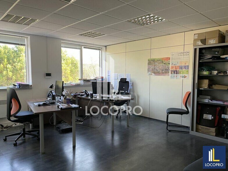 Office in Valbonne to rent - Interior Photo - Image 2 of 8