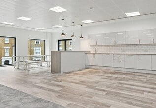 174 Hammersmith Rd, London to rent Interior Photo- Image 2 of 6