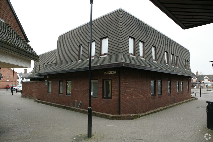 1 The Commons, Sandbach to rent - Building Photo - Image 3 of 5