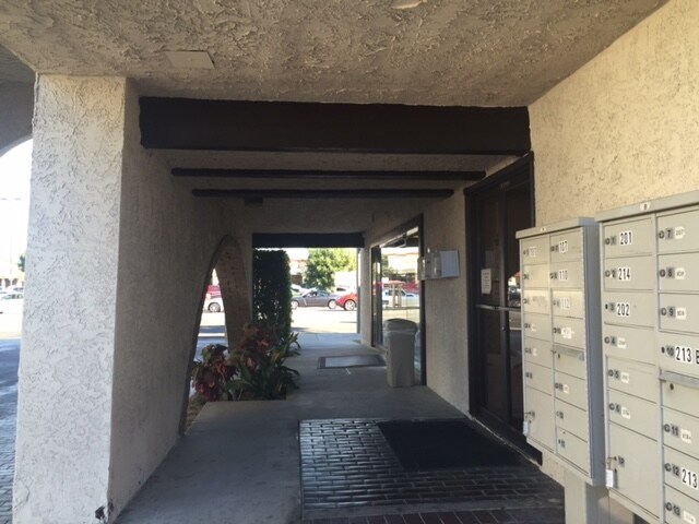 631 S Brookhurst St, Anaheim, CA for rent - Building Photo - Image 2 of 7