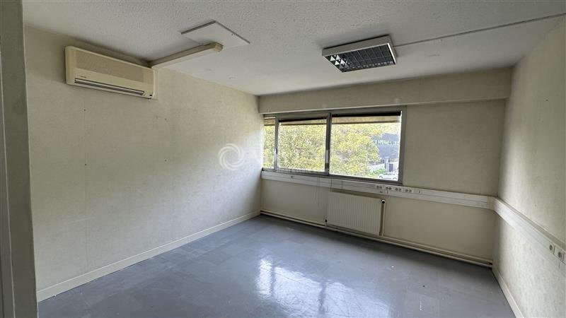 Office in Neuilly-sur-Marne to rent - Interior Photo - Image 3 of 7