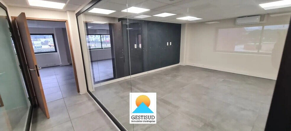 Office in Aubagne to rent - Interior Photo - Image 3 of 4