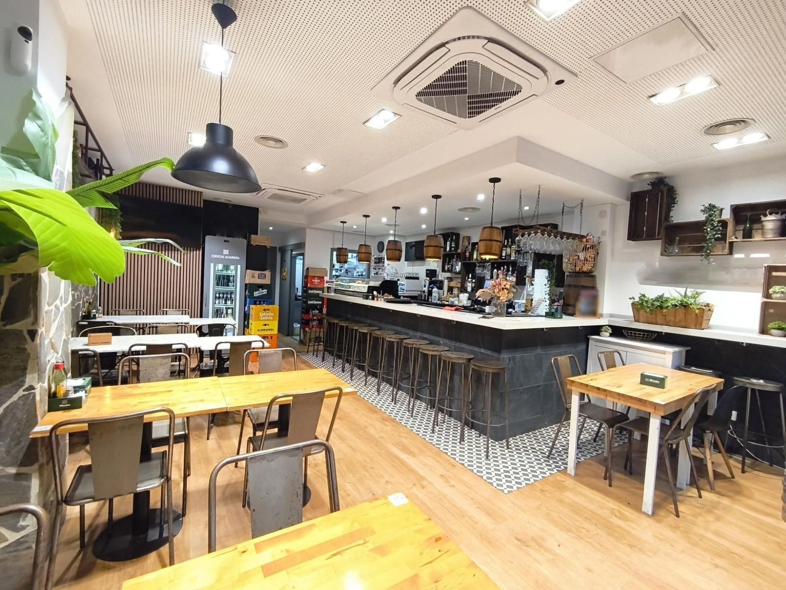 Retail in Barcelona, Barcelona to rent Interior Photo- Image 1 of 13