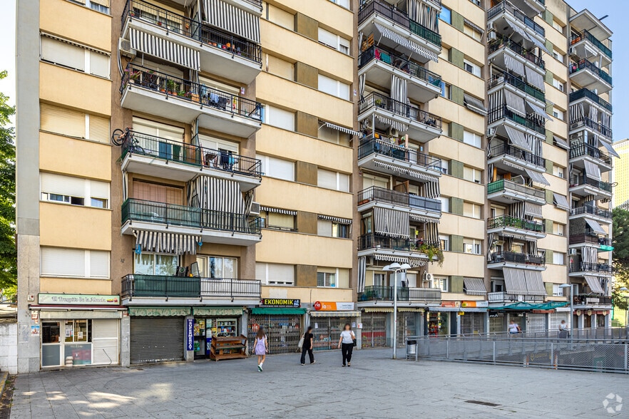 Retail in Rubí, Barcelona to rent - Building Photo - Image 2 of 5