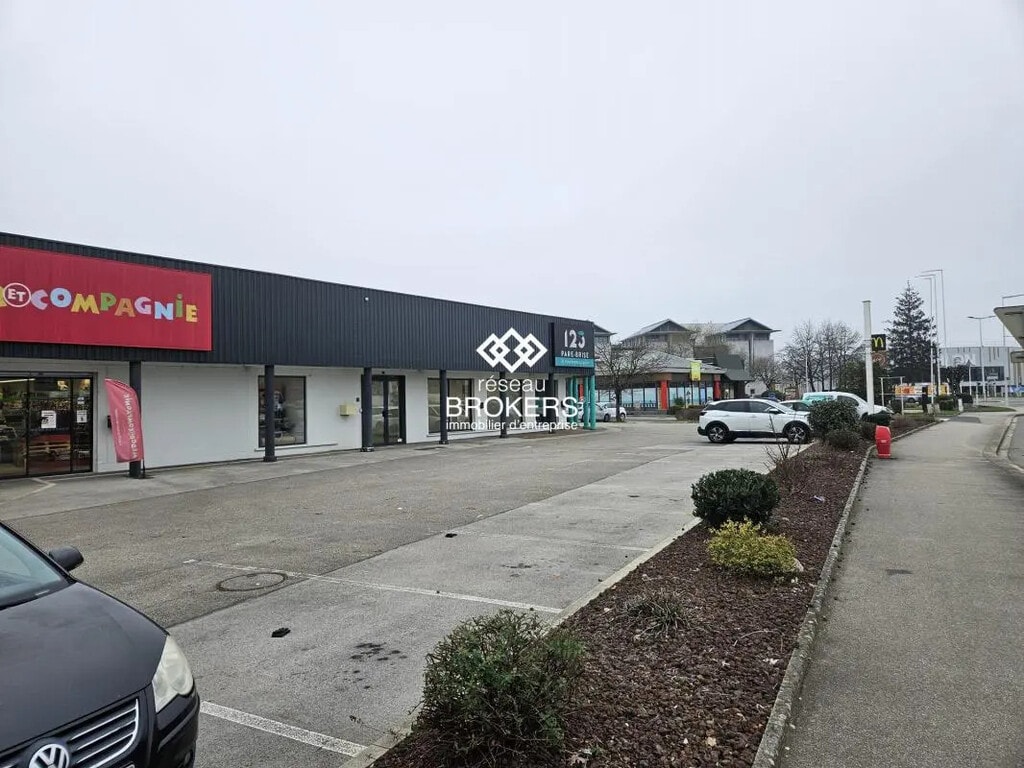 Location Commerce 360 m² - Photo 1
