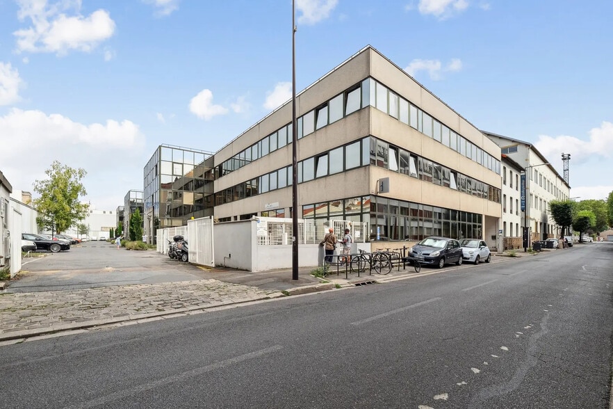 Office in Ivry-sur-Seine to rent - Building Photo - Image 1 of 12