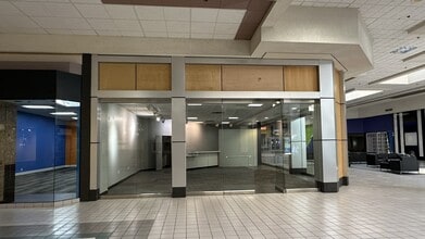 341-351 Three Rivers Dr, Kelso, WA to rent Interior Photo- Image 2 of 7