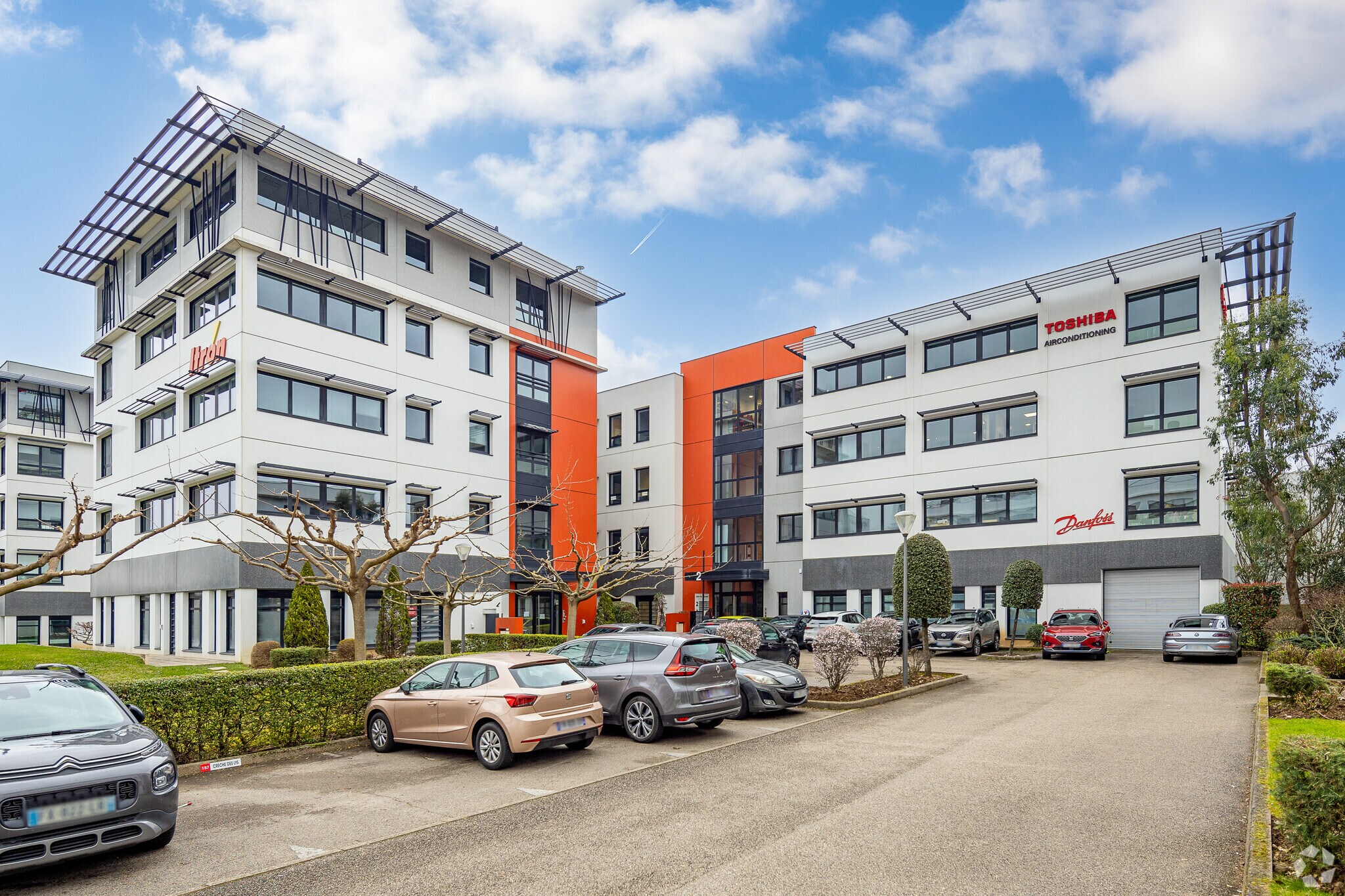 Office in Saint-Priest to rent Primary Photo- Image 1 of 3