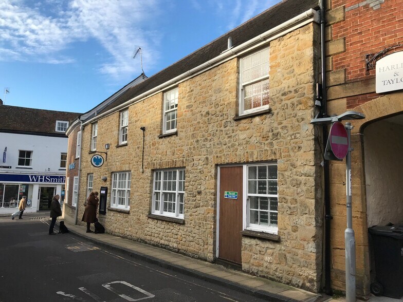 61 Cheap St, Sherborne to rent - Building Photo - Image 3 of 3