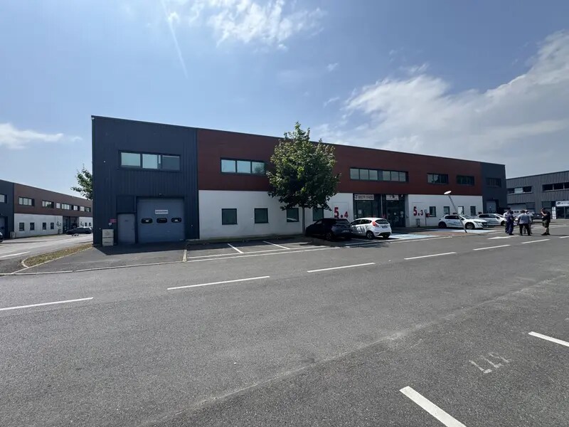 Light Industrial in Taverny to rent Building Photo- Image 1 of 2