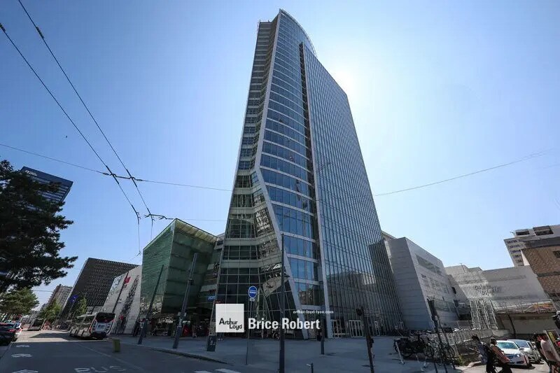 Office in Lyon to rent Building Photo- Image 1 of 15