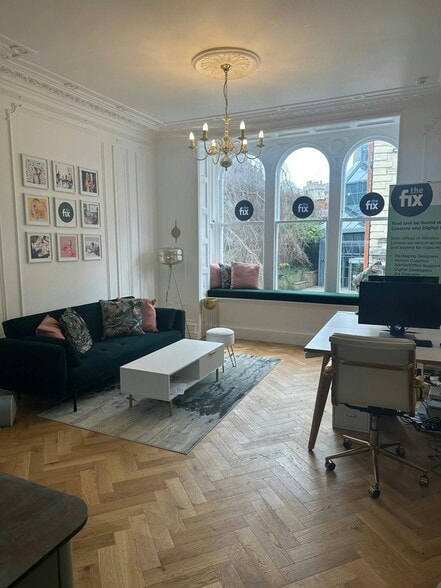 7 High St, Windsor to rent - Building Photo - Image 3 of 13