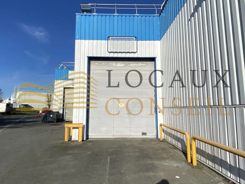 Light Industrial in Sartrouville to rent - Primary Photo - Image 1 of 11