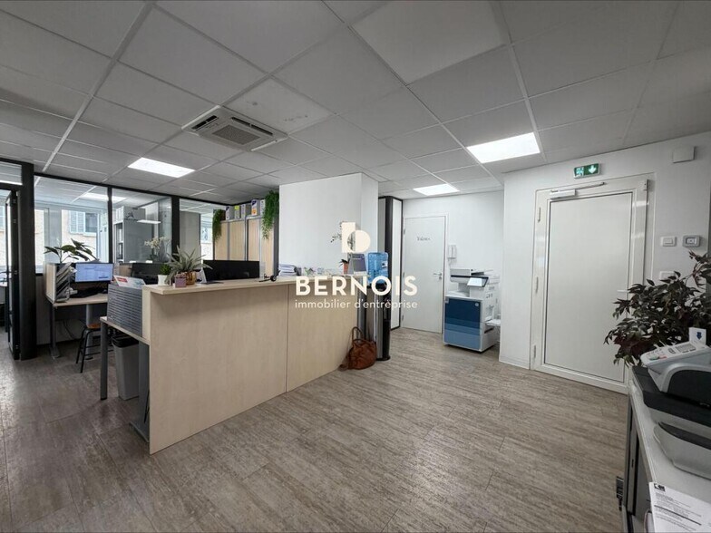 Office in Toulon for sale - Building Photo - Image 3 of 12