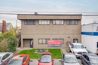 7123 Curragh Av, Burnaby, BC for rent Primary Photo- Image 1 of 4