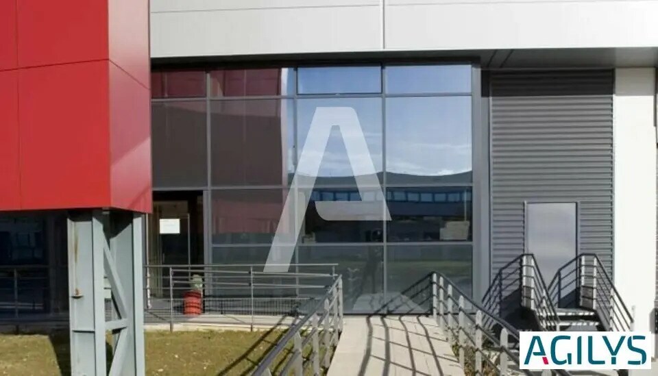 Industrial in to rent - Building Photo - Image 3 of 11