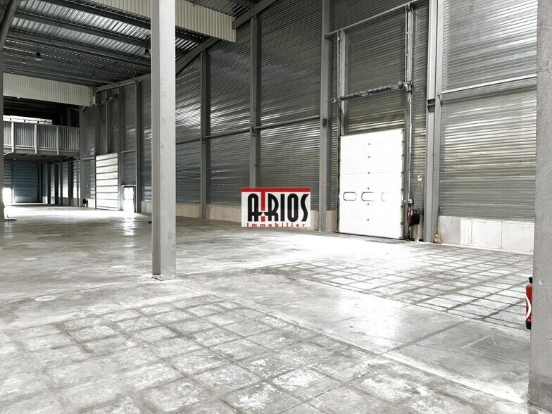 Industrial in La Crau to rent - Building Photo - Image 3 of 4