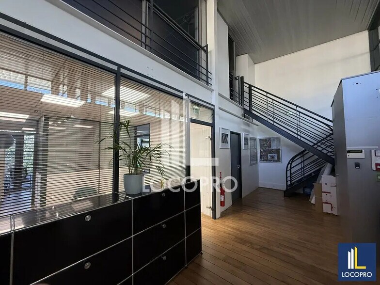 Office in Valbonne to rent - Building Photo - Image 3 of 11