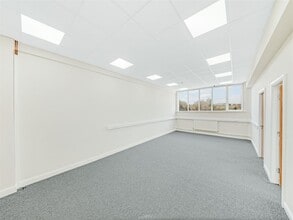 New Hall Hey Rd, Rossendale to rent Interior Photo- Image 1 of 2