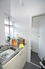 1-3 Bixley Para, Bexhill On Sea to rent Interior Photo- Image 2 of 5
