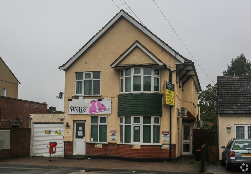 224 Abbs Cross Ln, Hornchurch for sale - Primary Photo - Image 1 of 1