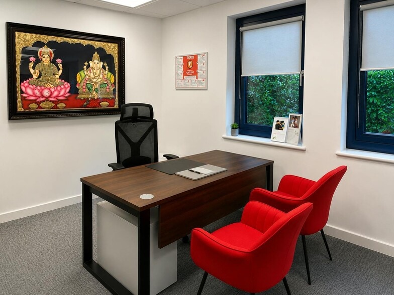 96 Wilton Rd, London to rent - Building Photo - Image 3 of 10
