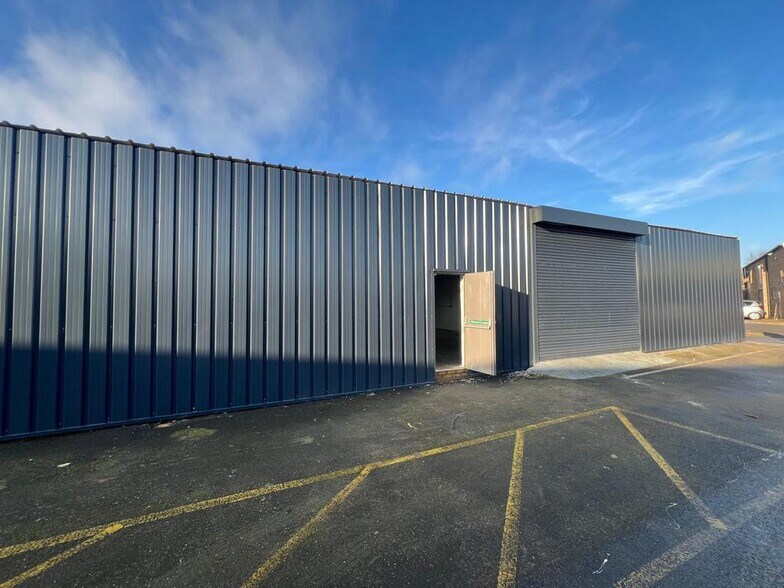 2 Thorpe End, Melton Mowbray for sale - Primary Photo - Image 1 of 1