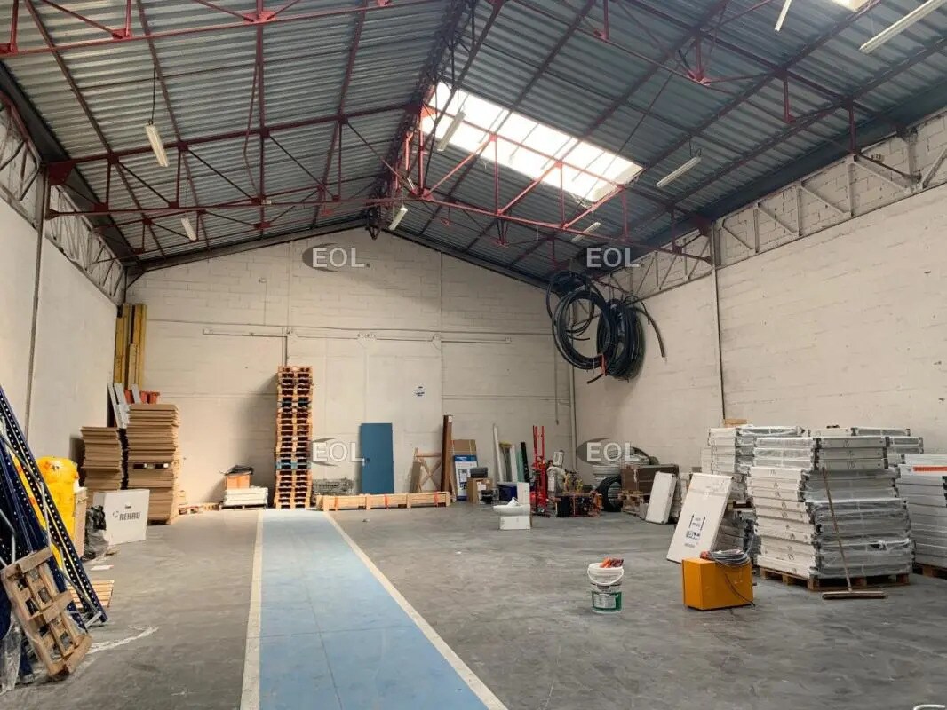 Light Industrial in Marseille to rent Interior Photo- Image 1 of 3