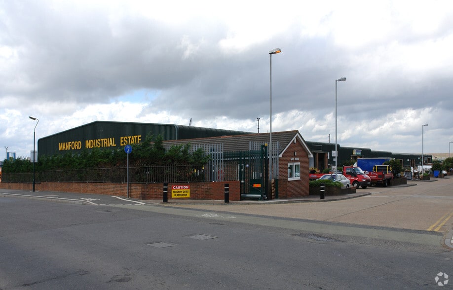 Manor Rd, Erith to rent - Building Photo - Image 2 of 5