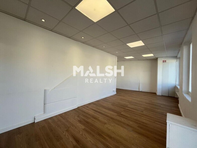 Office in Lyon to rent - Building Photo - Image 2 of 10
