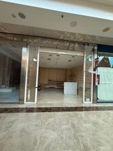 Retail in Madrid, Madrid to rent Interior Photo- Image 2 of 4