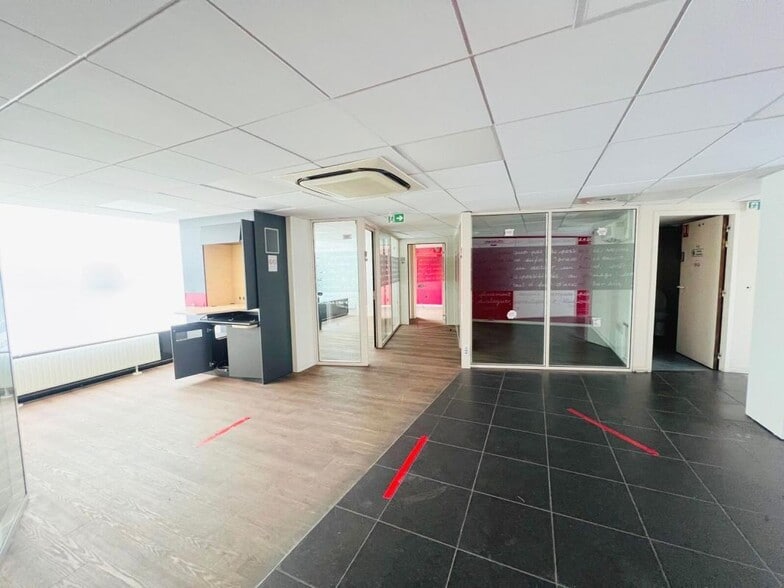 Retail in Marly-le-Roi for sale - Interior Photo - Image 2 of 22