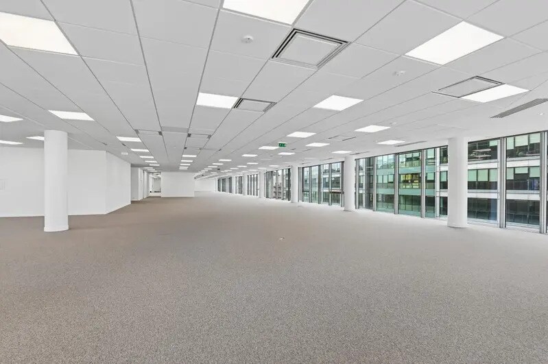 Office in Saint-Ouen-sur-Seine to rent - Building Photo - Image 2 of 35
