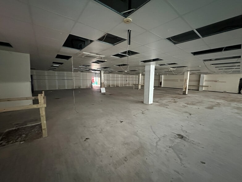 36-42 East St, Barking to rent - Building Photo - Image 2 of 2