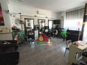 Retail in Madrid, Madrid to rent Interior Photo- Image 2 of 5