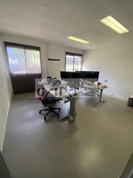 Industrial in Noisy-le-Grand to rent - Interior Photo - Image 3 of 3