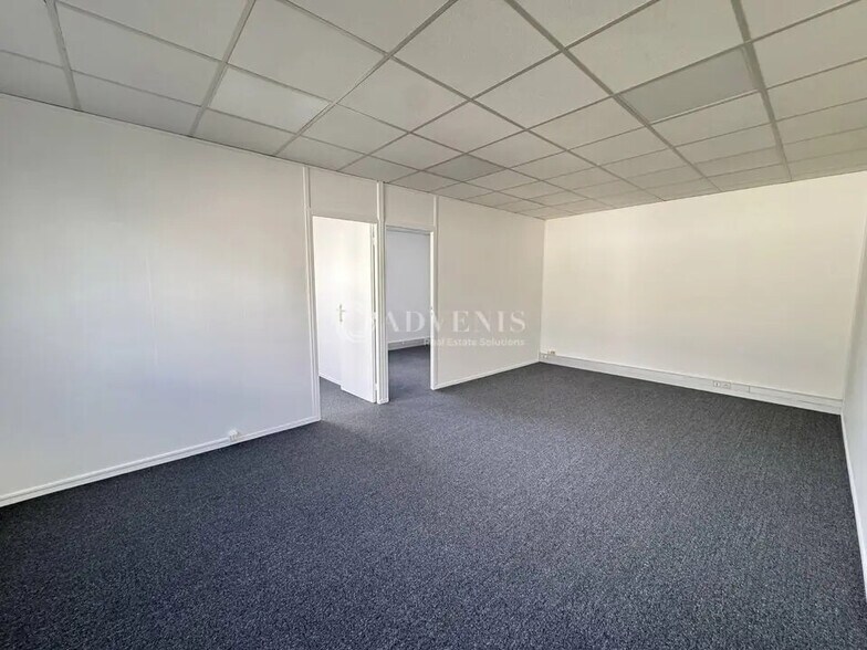 Office in Lisses to rent - Interior Photo - Image 2 of 4