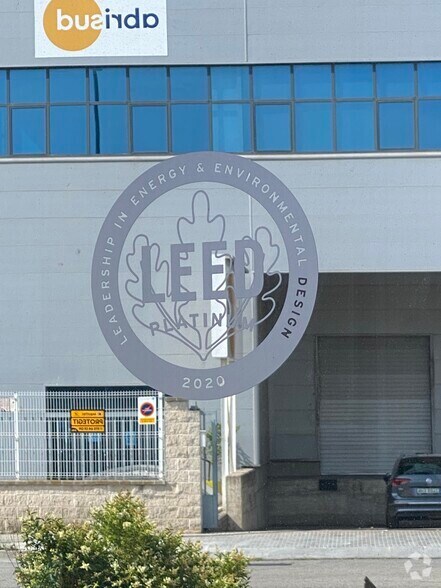 Industrial in L'Hospitalet de Llobregat, Barcelona to rent - Building Photo - Image 2 of 6