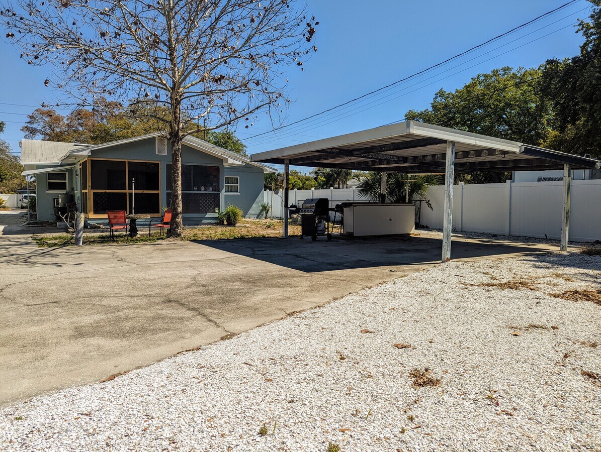 2221 & 2217 51st, Gulfport 33707 UK