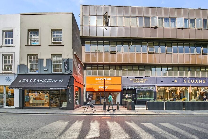 168 Fulham Rd, London to rent - Building Photo - Image 2 of 11