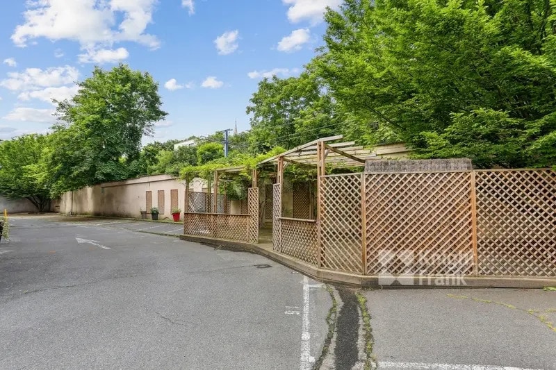 22-23 Quai Du President Carnot, Saint-Cloud for sale - Building Photo - Image 3 of 9