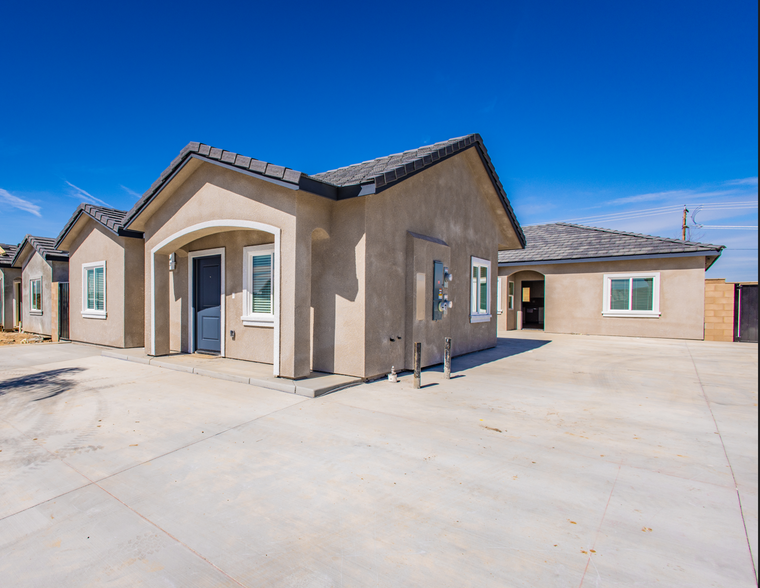 8918 Hills View Dr, Bakersfield, CA for sale - Primary Photo - Image 1 of 1