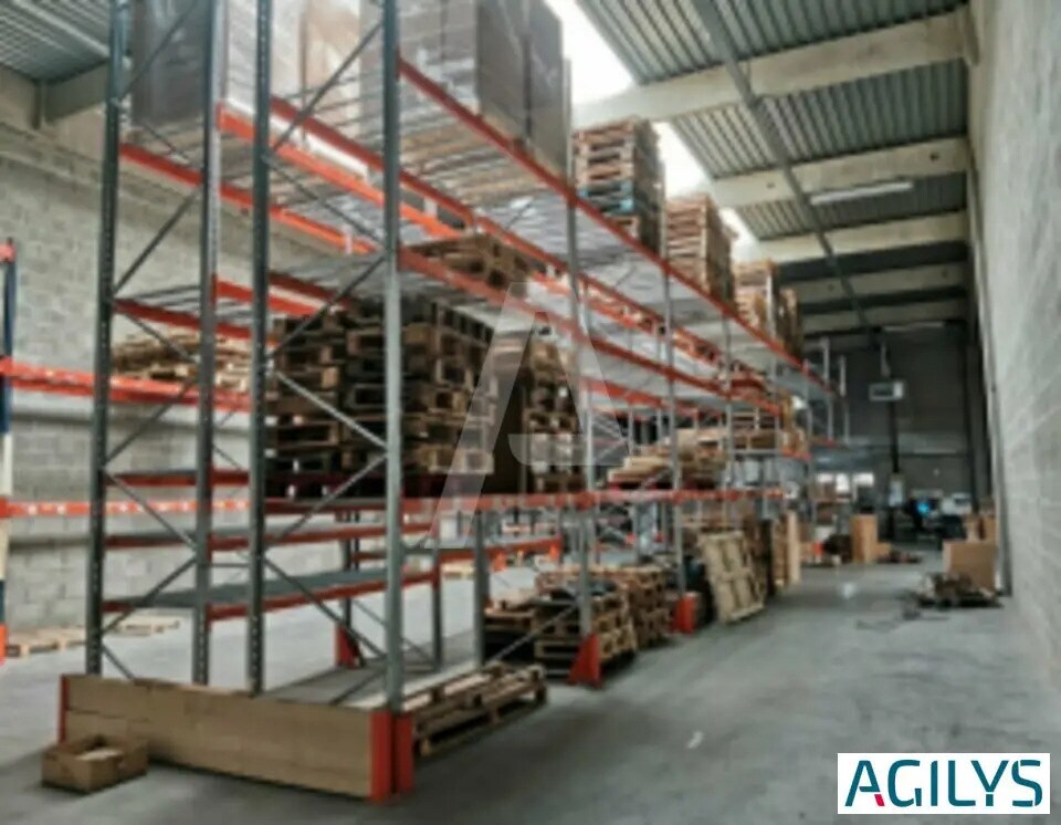 Light Industrial in Coignières to rent Interior Photo- Image 1 of 4