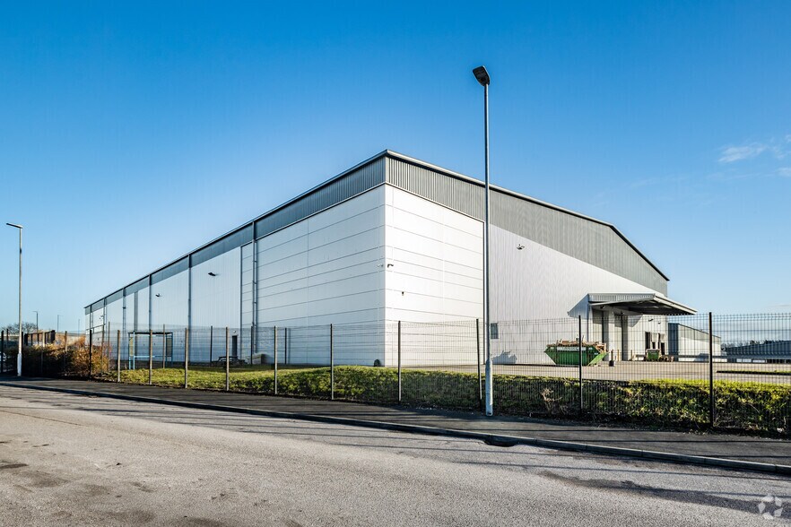 Dixon Close, Haydock for sale - Primary Photo - Image 1 of 1