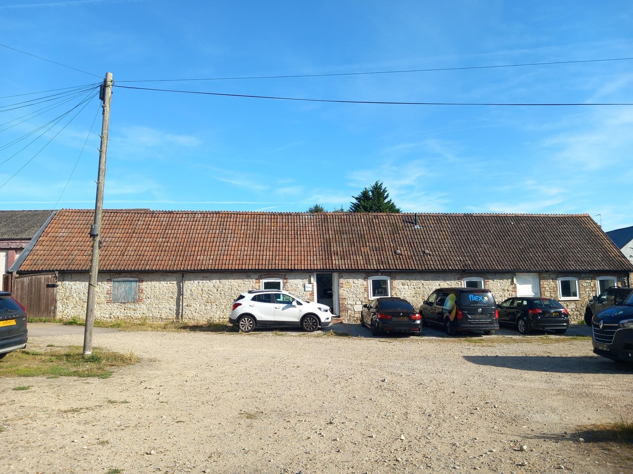 Busbridge Rd, Loose to rent Primary Photo- Image 1 of 4