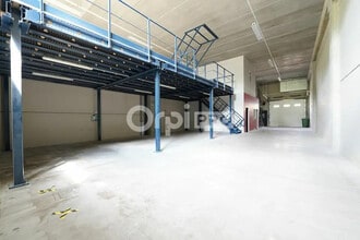 Light Industrial in Brignais to rent Building Photo- Image 1 of 12