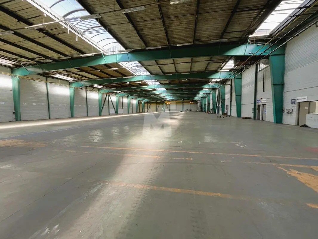 Office in Moissy-Cramayel to rent Building Photo- Image 1 of 10