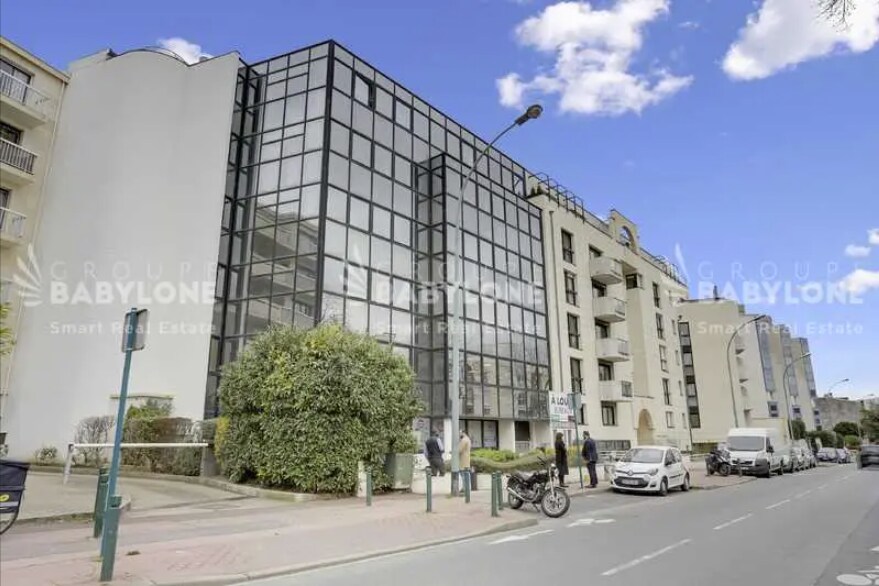 Office in Suresnes to rent Building Photo- Image 1 of 2