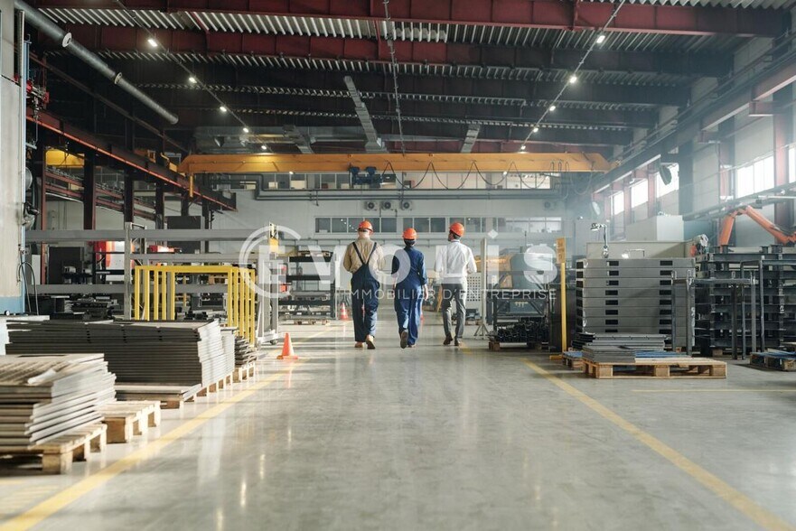 Light Industrial in Chelles to rent - Building Photo - Image 2 of 4