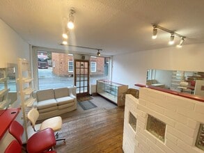 16-18 High St, Westerham to rent Interior Photo- Image 2 of 3